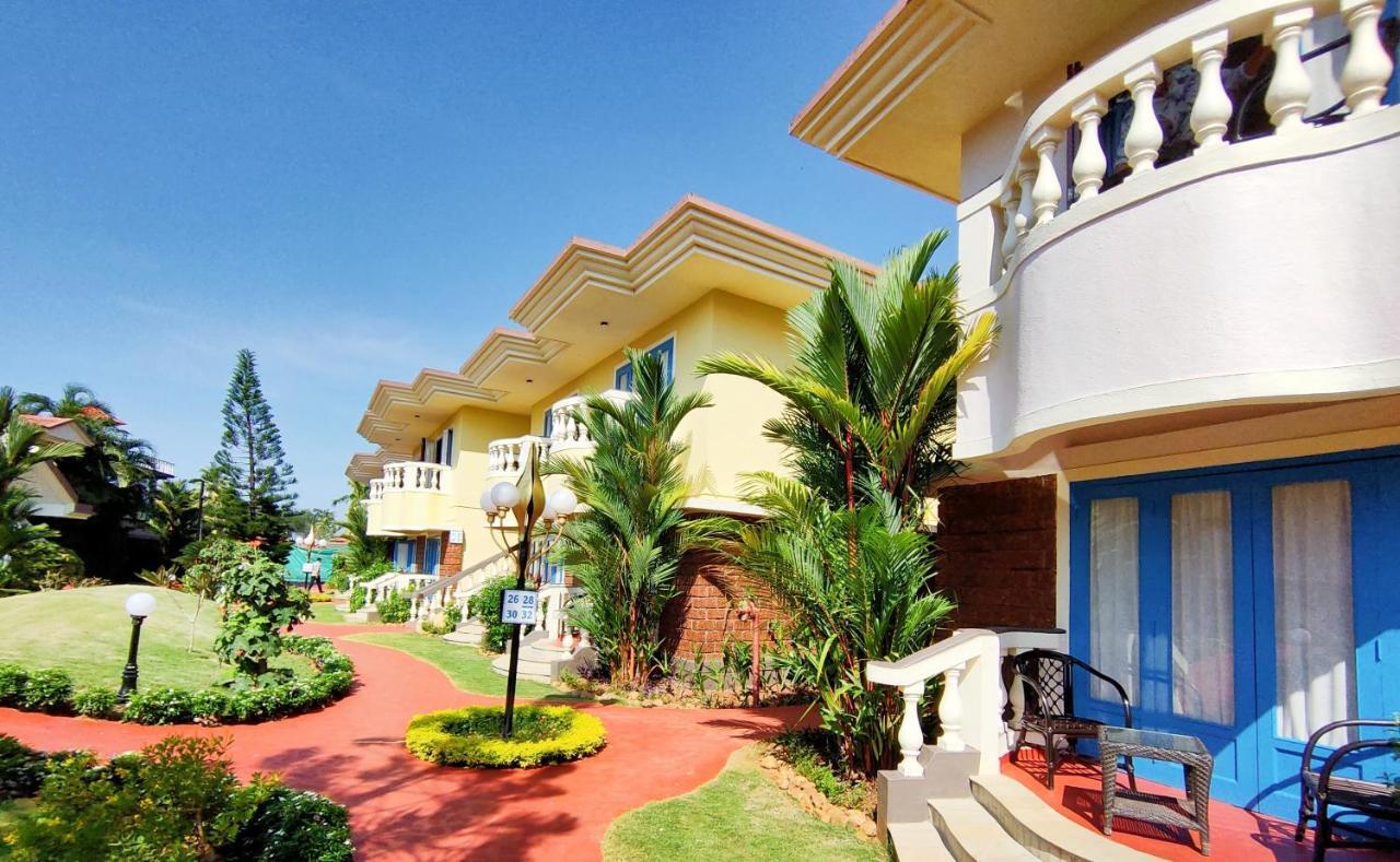 Coconut Grove Beach Resort Colva Exterior photo
